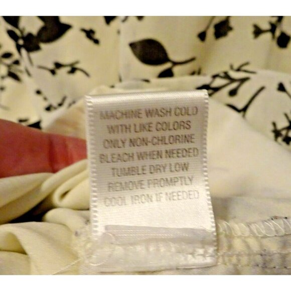 Pre-Loved Converse XS Sleeveless White with Black Floral Print Polyester Dress - Picture 4 of 5